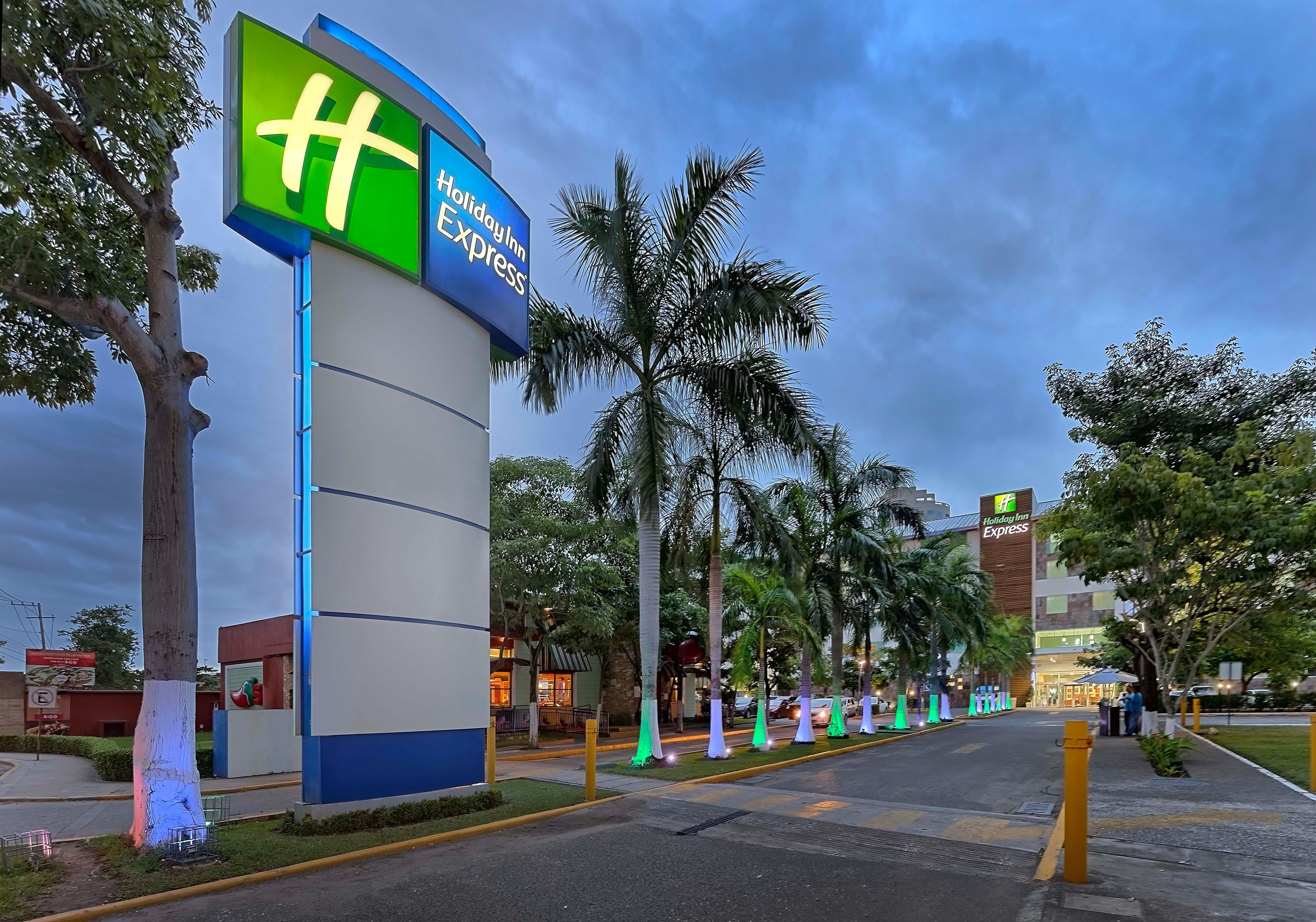 Holiday Inn Express Villahermosa By Ihg Exterior foto